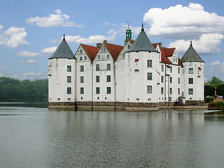 Fototapeta na wymiar Wasserschloss Glücksburg in Schleswig Holstein (Deutschland) 