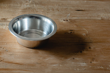 Steel cat feeder with pate and wooden bottom