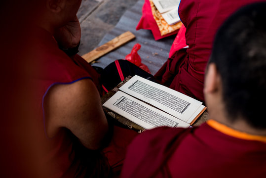 Buddismo, Nepal, Rituale, Preghiera, Tradizione