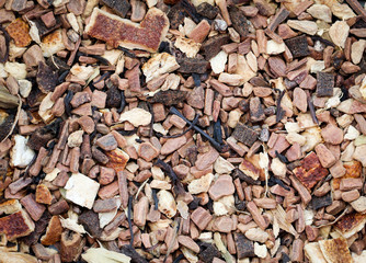 eine organische Textur aus vielen Stücken einer Teemischung