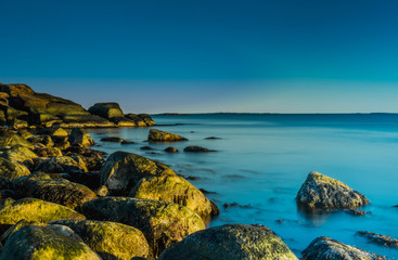 Skaliste wybrzeże w Parku narodowym Ytre Hvaler w Norwegii © Dreamnordno