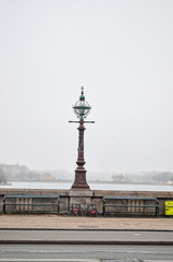 Fototapeta premium Lamp in the foggy morning