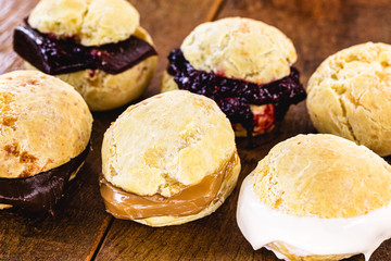batch of cheese bread, hot, different flavors and fillings. Filling of chocolate, curd, dulce de leche, strawberry jam and guava. Tradition of Minas Gerais gourmet version.