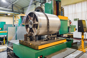 Fototapeta na wymiar Making a drum for a crane mechanism on a CNC milling machine.
