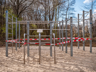 Fototapeta premium Gesperrt wegen Corona-Virus