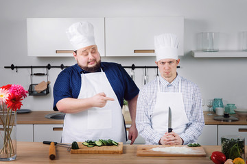 the chef takes an exam with an intern and laughs at him
