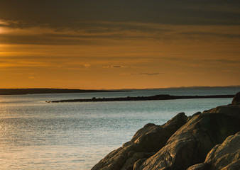 Zachód słońca nad Ytre Hvaler w gminie Ostfold w Norwegi © Dreamnordno