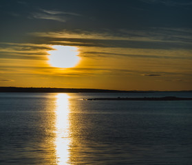 Fototapeta na wymiar Zachód słońca nad Ytre Hvaler w gminie Ostfold w Norwegi