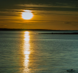 Zachód słońca nad Ytre Hvaler w gminie Ostfold w Norwegi © Dreamnordno