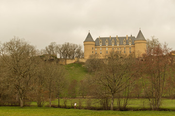 Fototapeta na wymiar Château de la Rochechouart construit au XXIIème siècle abritant actuellement un musée commune située dans le département de la Haute Vienne en France