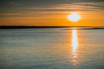 Zachód słońca nad Ytre Hvaler w gminie Ostfold w Norwegi © Dreamnordno