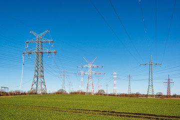 Zurzeit finden die Arbeiten am Ausbau der Stromleitung Mitteachse in der Nähe von Rade am...