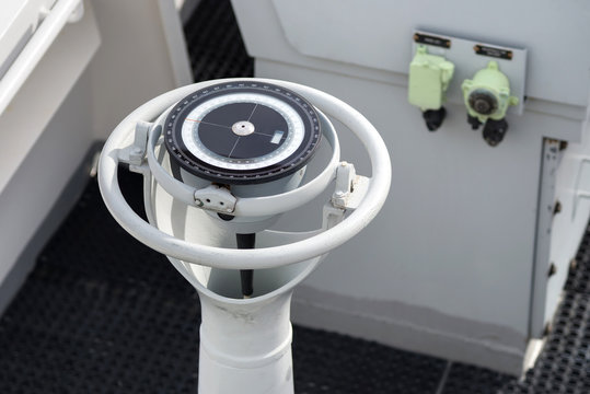 Gyrocompass