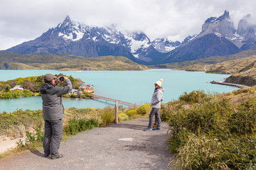 Fototapeta na wymiar Tourists taking a picture at Pehoe Lake - Torres del Paine National Park