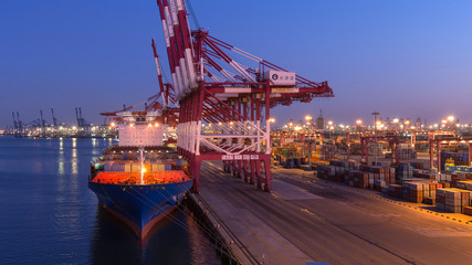 Container vessel © druid007