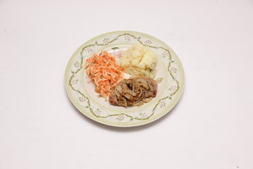 Kotlet wieprzowy z cebulką ziemniakami i marchewką