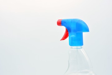  un spray pulverizador, aerosol, sobre fondo blanco