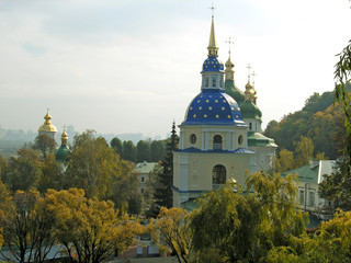 Fototapeta na wymiar View of the botanical garden in Kiev. Temples of the Vydubytsky Monastery