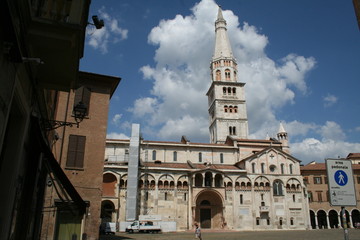 Naklejka premium Modena, Emilia Romagna, Italy: view of Square 