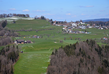 Obraz premium Ansicht vom Dorf Hirzel, Kanton Zürich