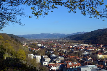 Fototapeta na wymiar Freiburgs Osten und das Dreisamtal im Frühling