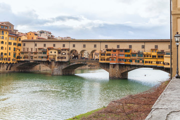 Fototapeta na wymiar Ponte vecchio Arno Firenze
