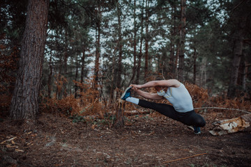 Man training with a mask due to the corona virus