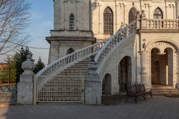 Obraz premium Picturesque stone staircase of the Church of the Vladimir Icon of the Mother of God in Bykovo (Russia)