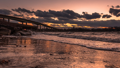 Fototapeta premium Sunrise at Sandy Point Park Annapolis Maryland 