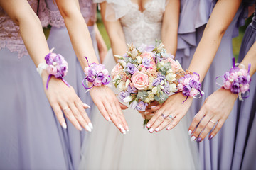 Obraz na płótnie Canvas bridal bouquet of fresh flowers