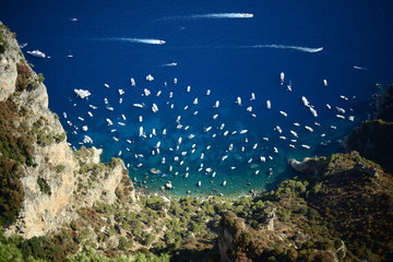 Fototapeta na wymiar beautiful view of the sea and yachts from the top of capri island