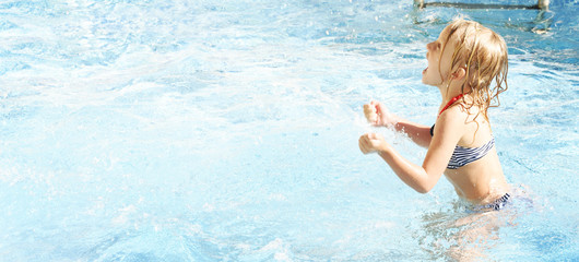 Fototapeta na wymiar Little girl having fun time in the Swimming pool