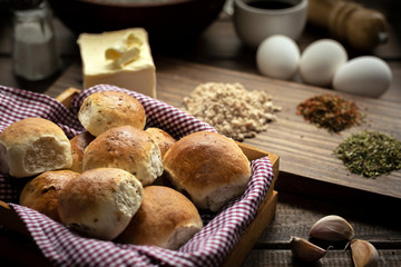 pan casero saborizado con especies y sus ingredientes 