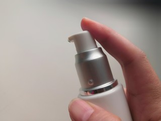 close up of hand holding spray bottle