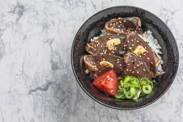 鰹のタタキ丼