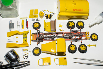 プラモデルを作る　自動車模型の製作