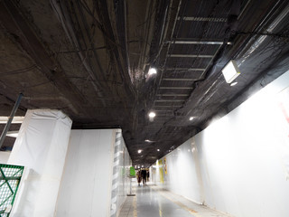 工事中の地下鉄駅