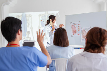 Obraz premium 医療機関のシンポジウム