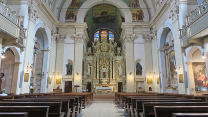 Fototapeta na wymiar Chiesa di San Luca Evangelista church interior view