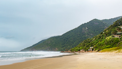 Fototapeta na wymiar Costa verde e a praia dos Açores em Florianópolis, Santa Catarina, Brasil
