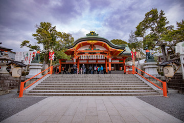 Obraz premium Fushimi Inari Shrine, Kyoto, Japan : 2019 January 23. ushimi Inari Shrine is an important Shinto shrine in southern Kyoto. It is famous for its thousands of vermilion torii gates.