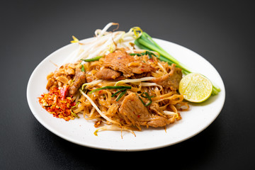 stir-fried rice noodles with pork