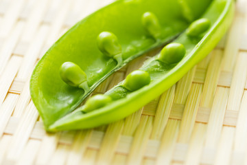 春野菜のスナップエンドウのイメージ写真