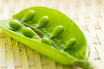 春野菜のスナップエンドウのイメージ写真