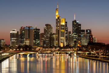 Fototapeta na wymiar Frankfurt am Main Skyline Panorama bei Nacht