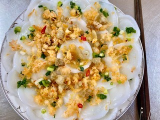  Vietnam rice cake with shredded shrimp, spring onion and fish sauce