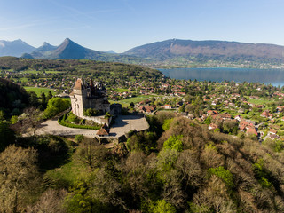 Le Château de Menthon-Saint-Bernard vue par drone