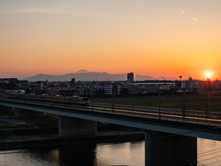 Fototapeta na wymiar 多摩川浅間神社からの夕景