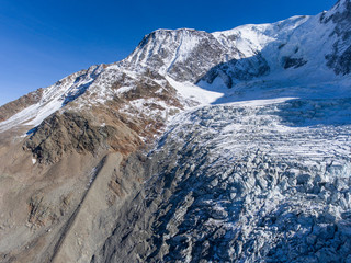 Photographie aérienne du glacier de Bionnassay dans le massif du Mont Blanc 