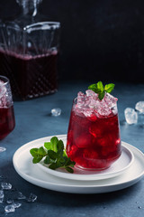 Red cockatil with ice and mint
